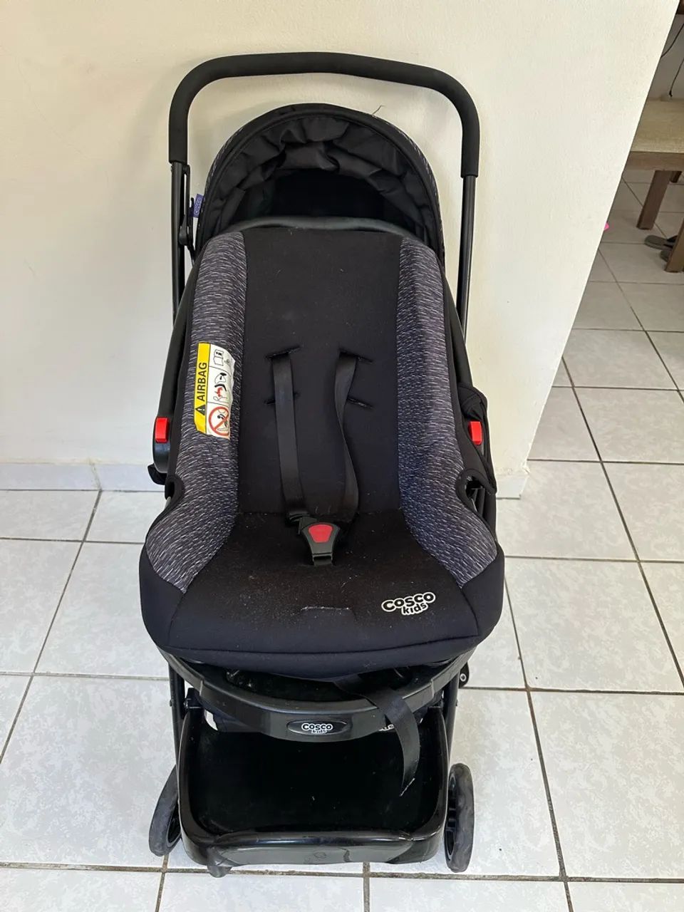 Carrinho de bebê + bebê conforto 