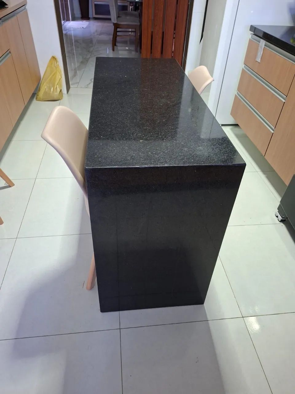 Mesa de mármore preto São Gabriel