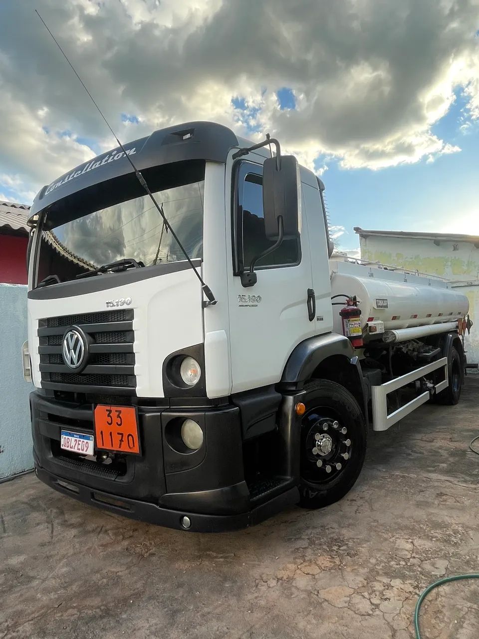 Caminhão tanque 