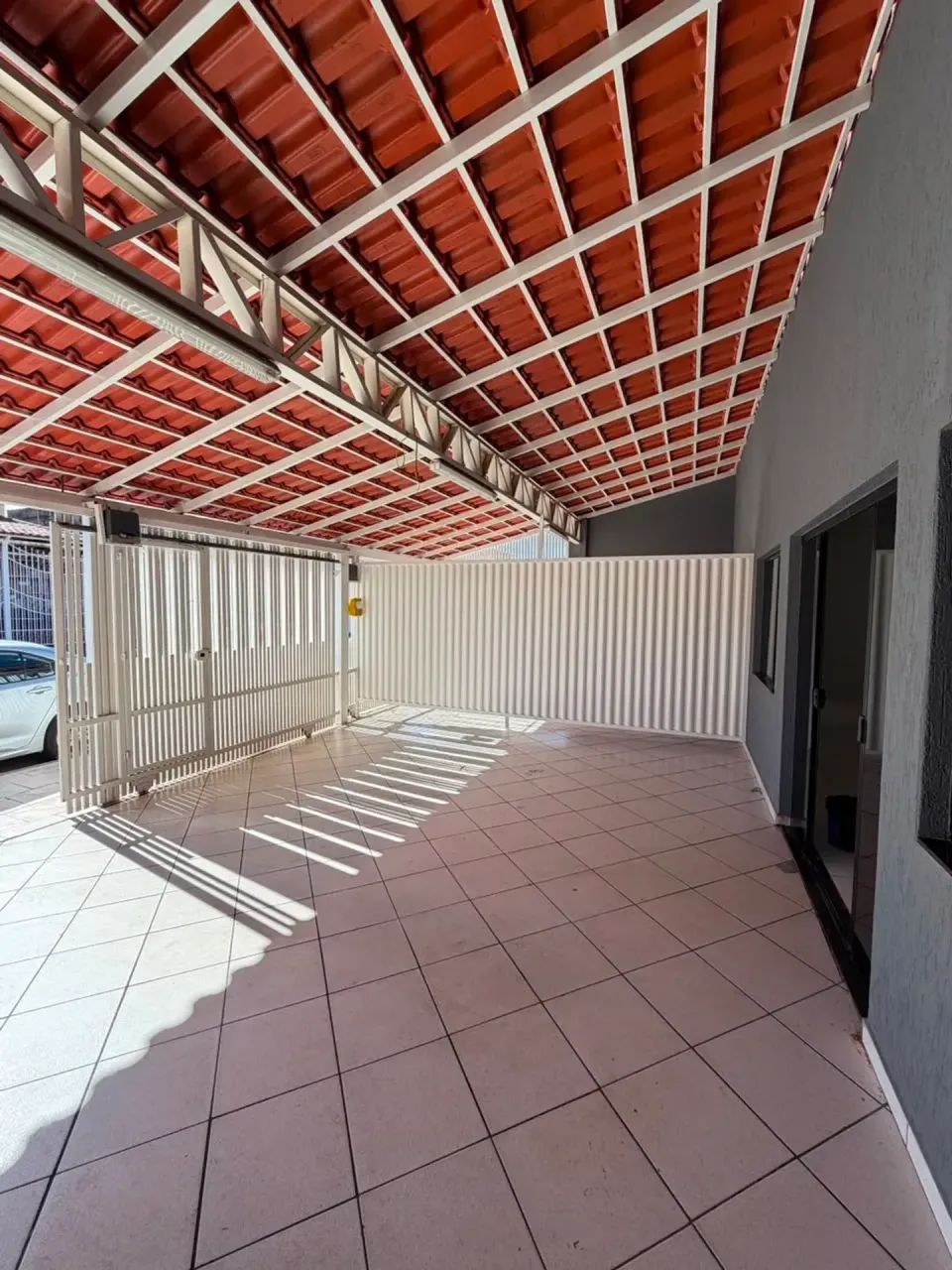 Casa no Setor Central do Gama com 3 Quartos e Vaga para 2 Carros - Foto 2