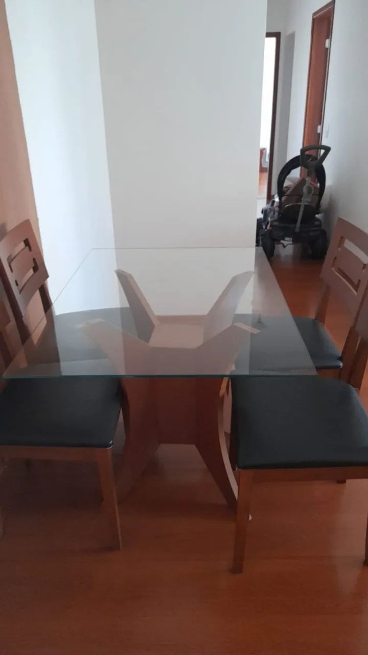MESA DE JANTAR COM 4 CADEIRAS (MESA DE VIDRO) - Foto 2
