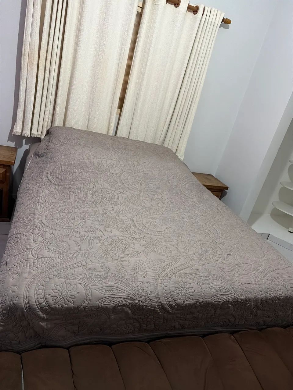 Cama Queem + colchão 