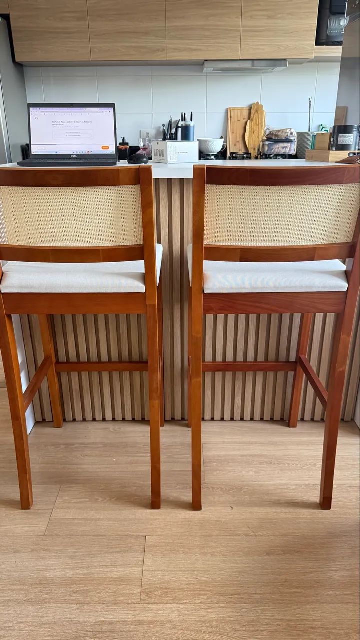 2 banquetas de madeira maciça  - Foto 3