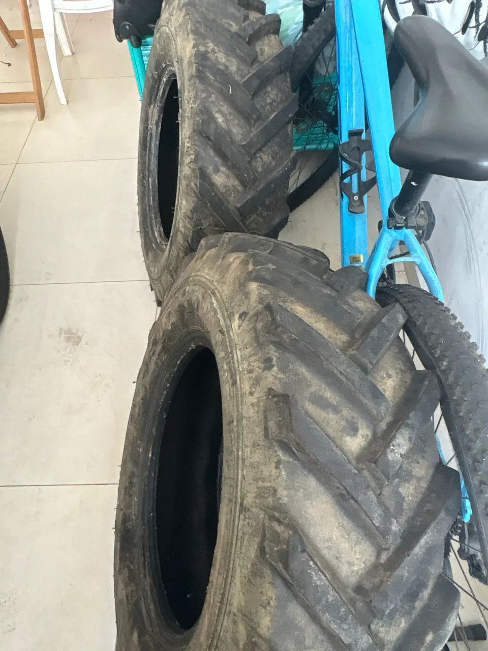 Pneus de trator aro 16 - Foto 2