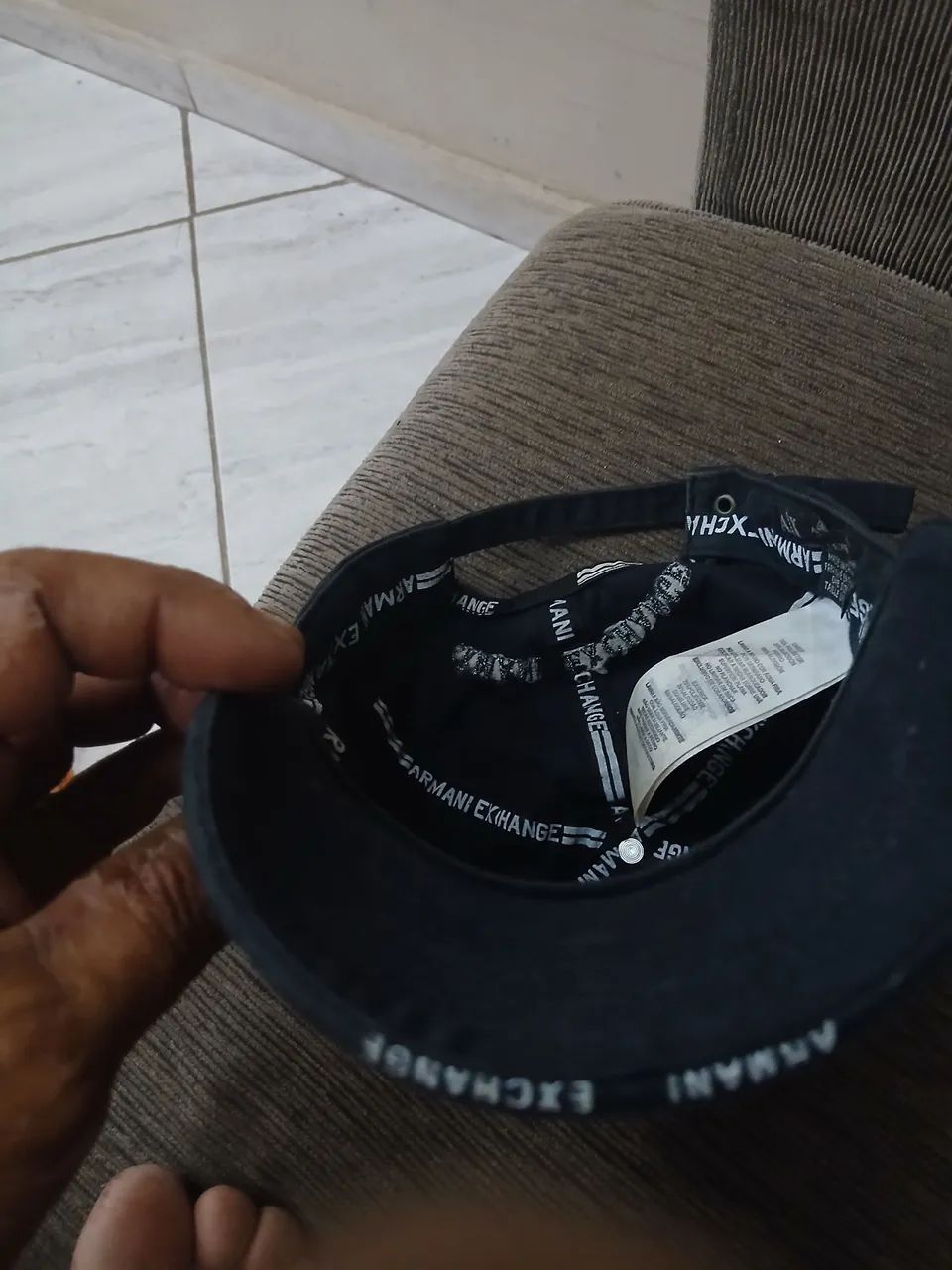 BONÉ ARMANI EXCHANGE ORIGINAL AIX PRETO E DOURADO IMPECÁVEL  - Foto 4