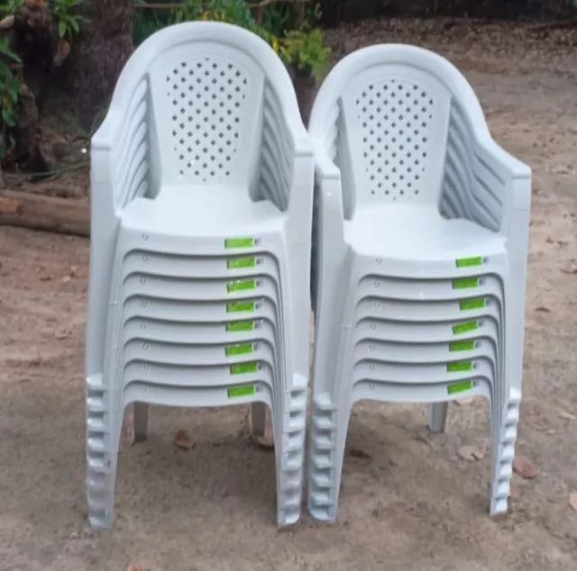 CADEIRA DE PLÁSTICO COM BRAÇO