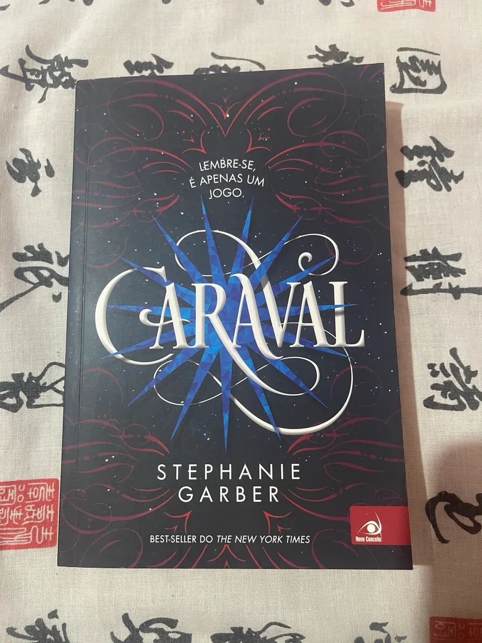 Livro Caraval 
