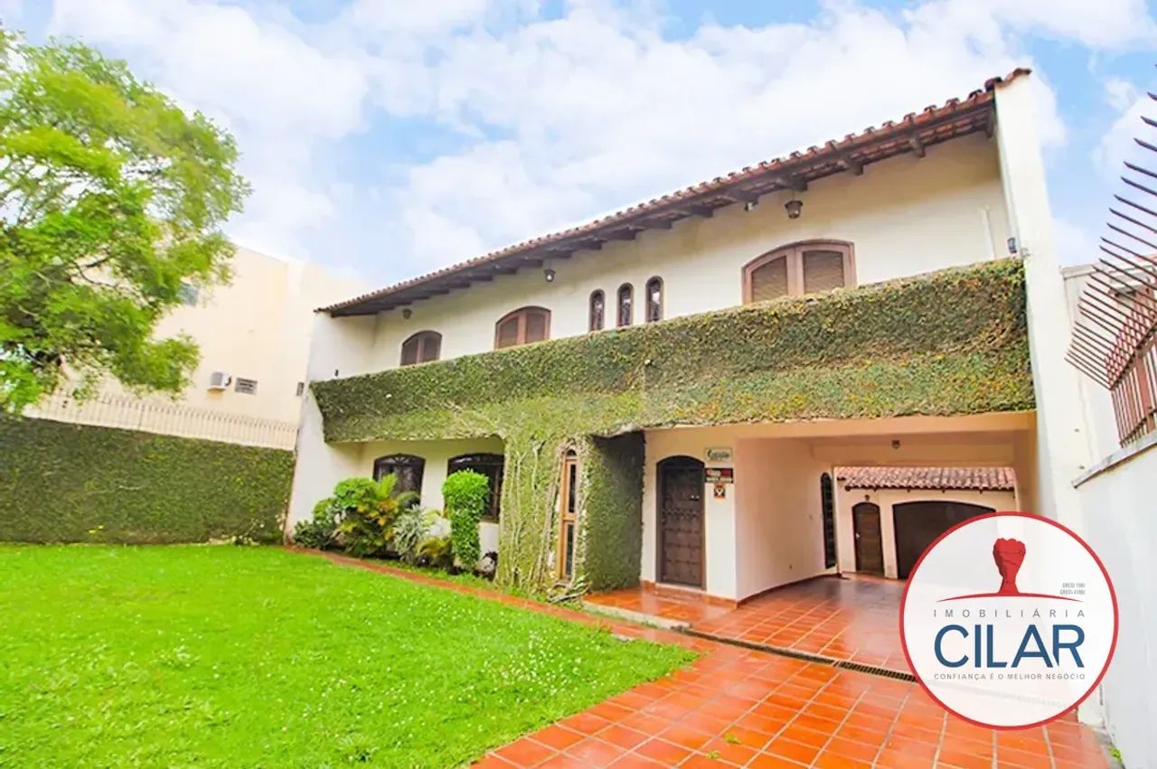 Casa 3 quartos em 2 pavimentos no Ahú