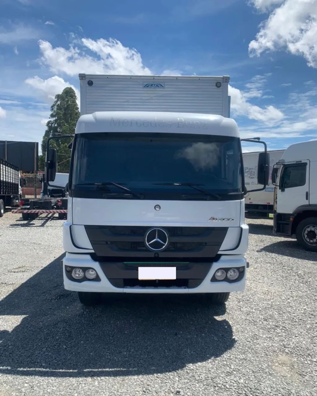 Mb Atego 1719 baú seco 2013