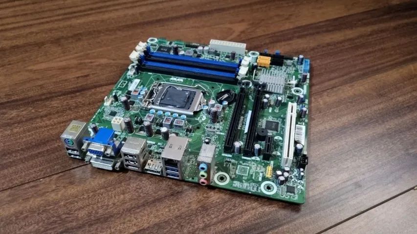 Placa Mãe Positivo  POS-PIQ77CL com defeito