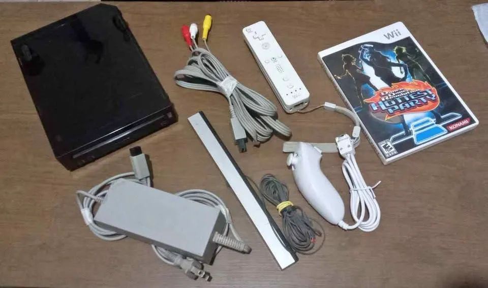 ? Nintendo Wii Black - R$ 400