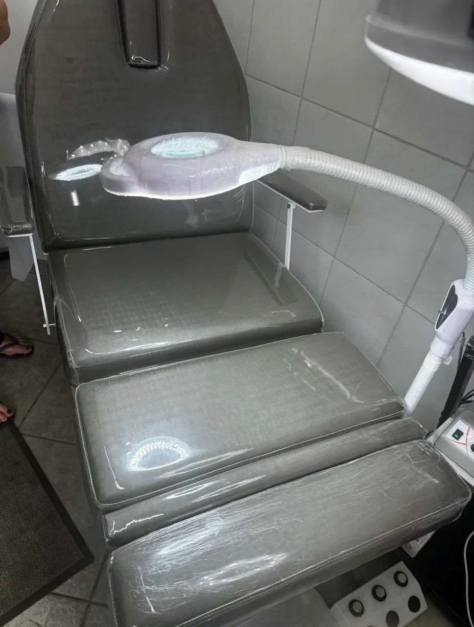 Cadeira Podologia automática com mocho  - Foto 2