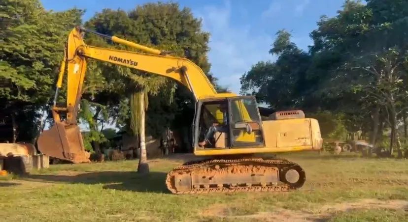 Vendo escavadeira Hidráulica Komatsu  - Foto 2