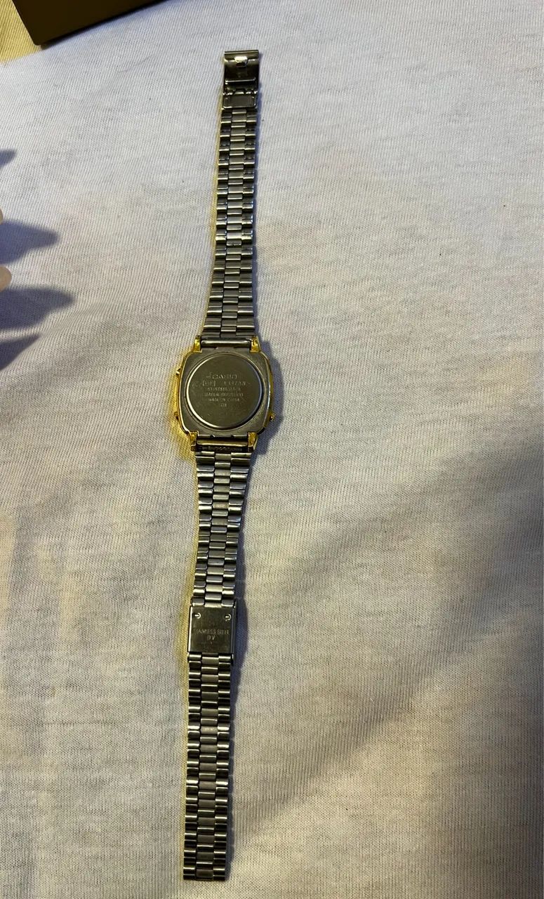 Relógio Casio Vintage Digital Dourado - Feminino - Foto 2