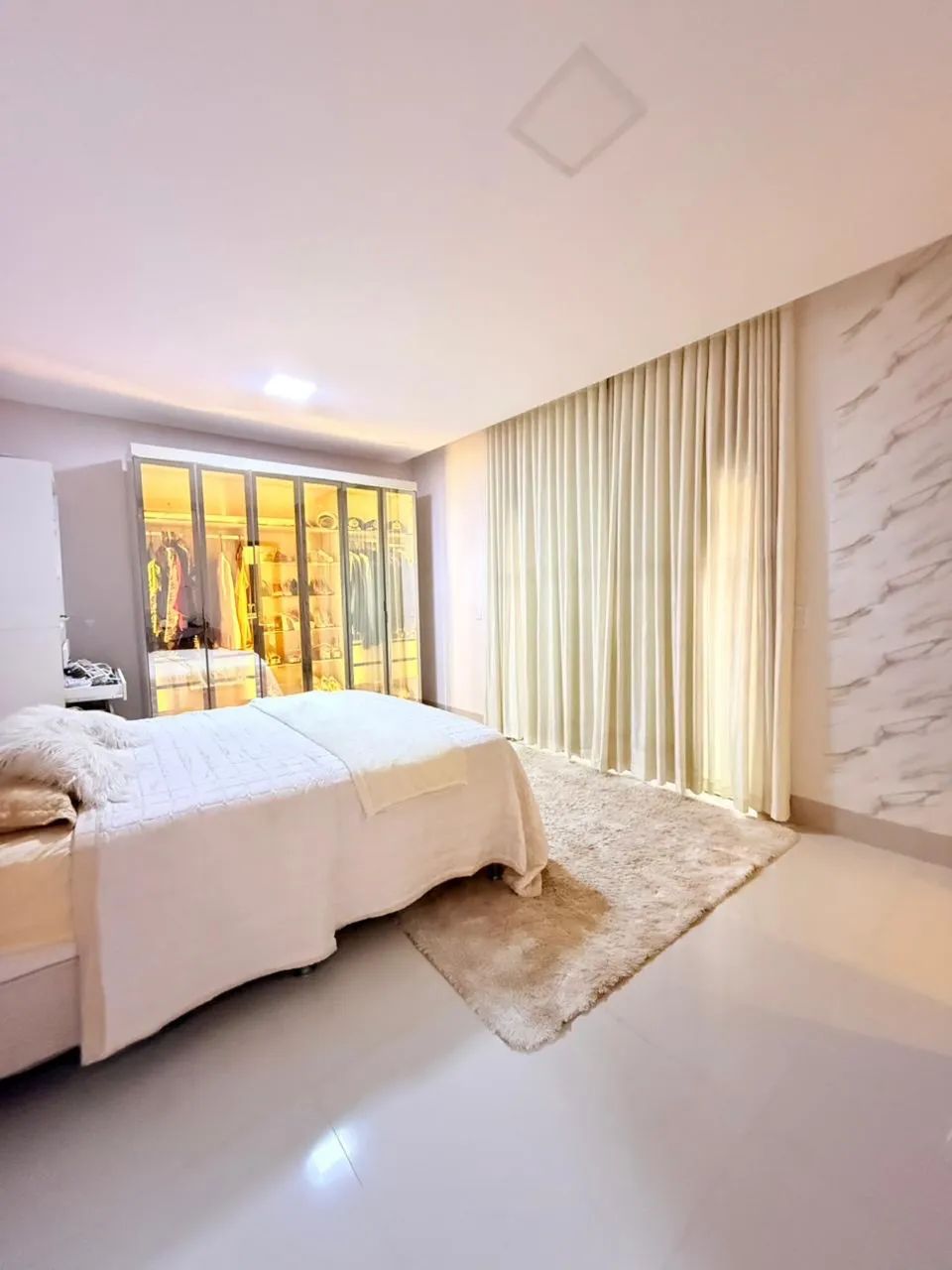 UM SOBRADO FORA DO COMUM | 3 SUÍTES + MOBILIADO - Foto 3