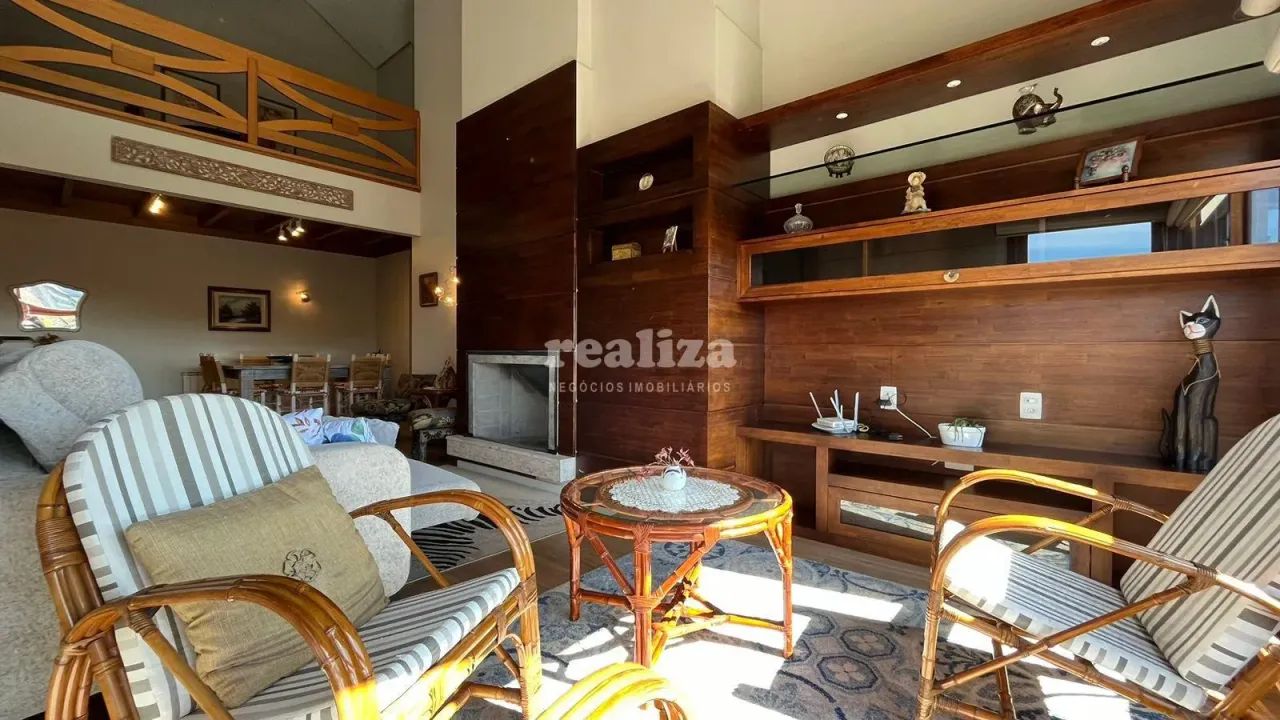 APARTAMENTO 04 DORMITORIOS NO CENTRO DE GRAMADO
