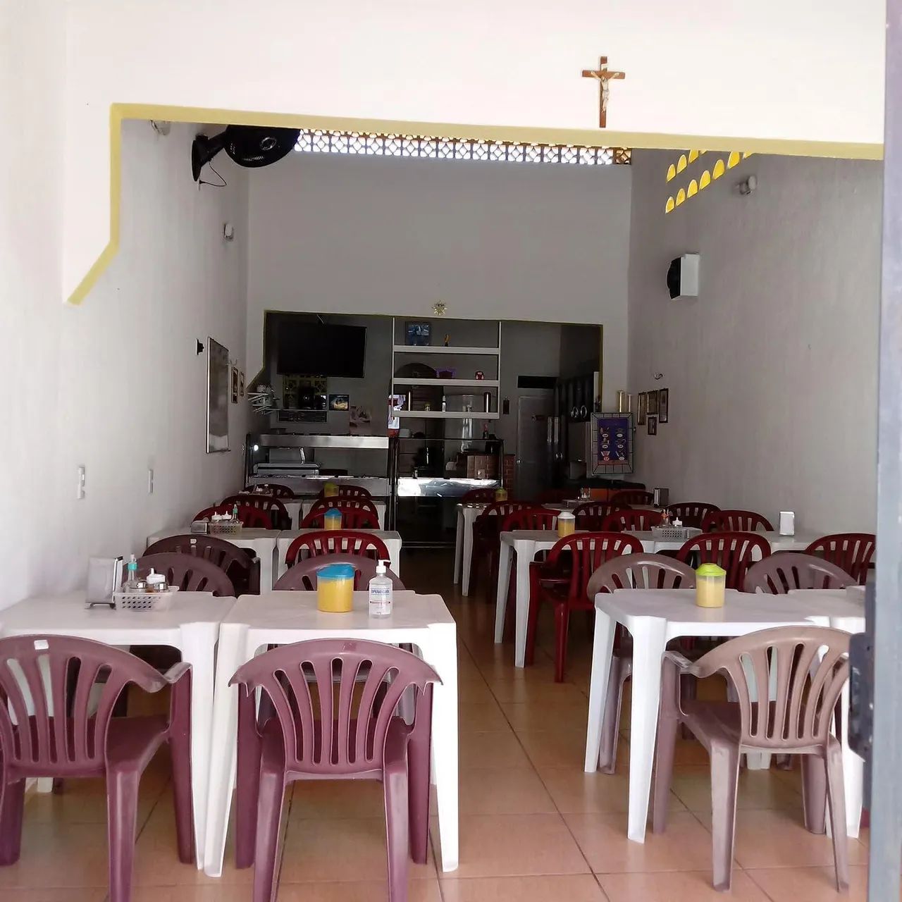 21 CADEIRAS E 8 MESAS - Foto 2