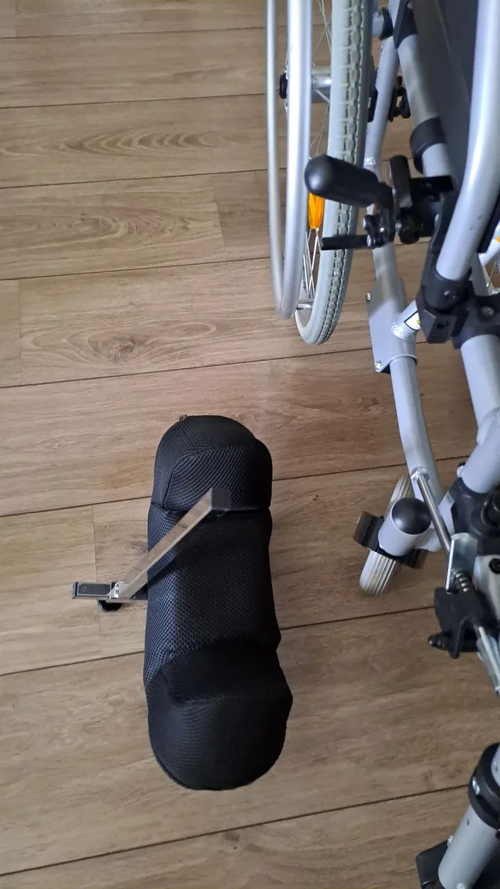 Vendo cadeira de rodas  - Foto 2