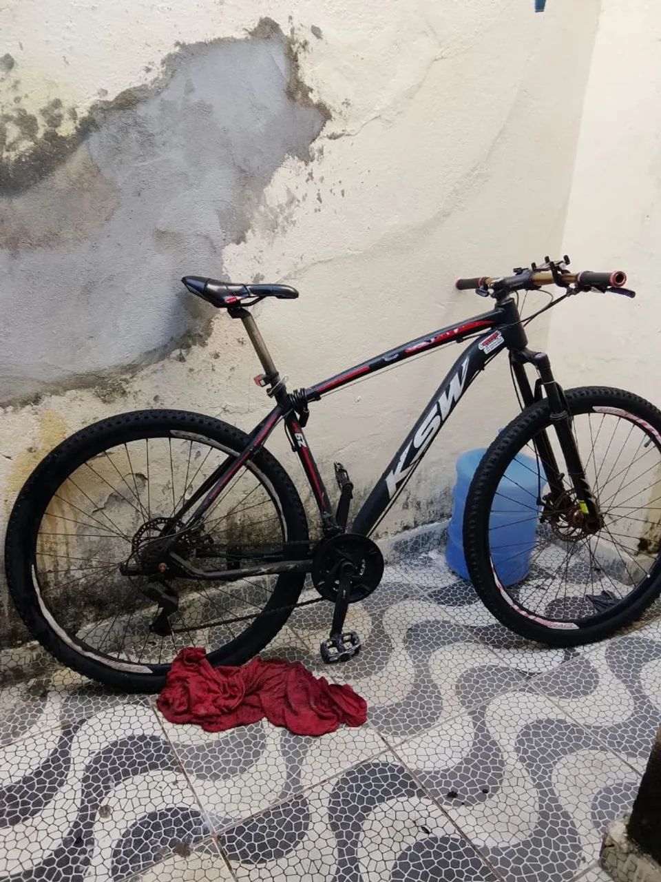 Bicicleta KSW preta com dourado
