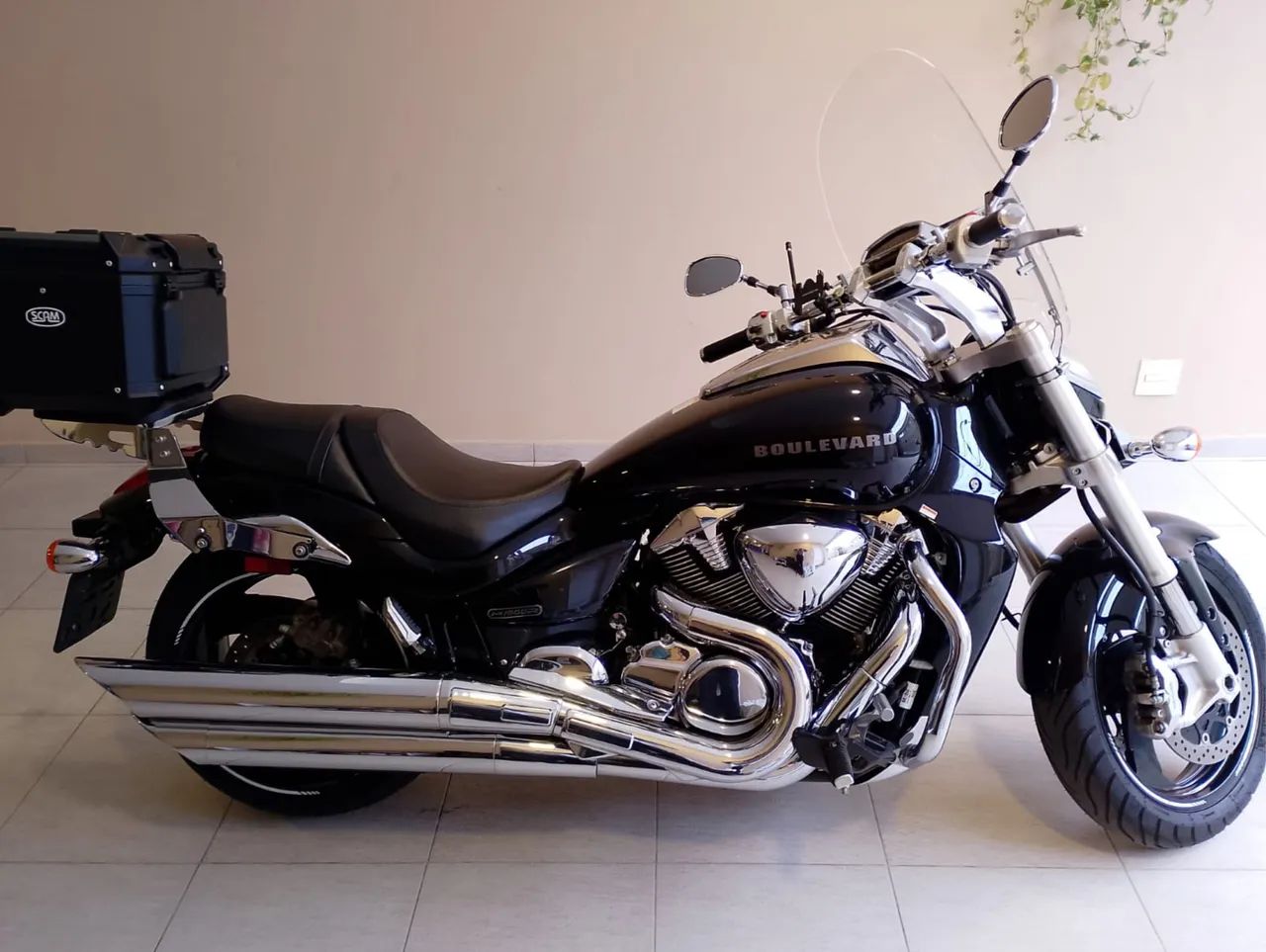 Suzuki Boulevard M 1800 R