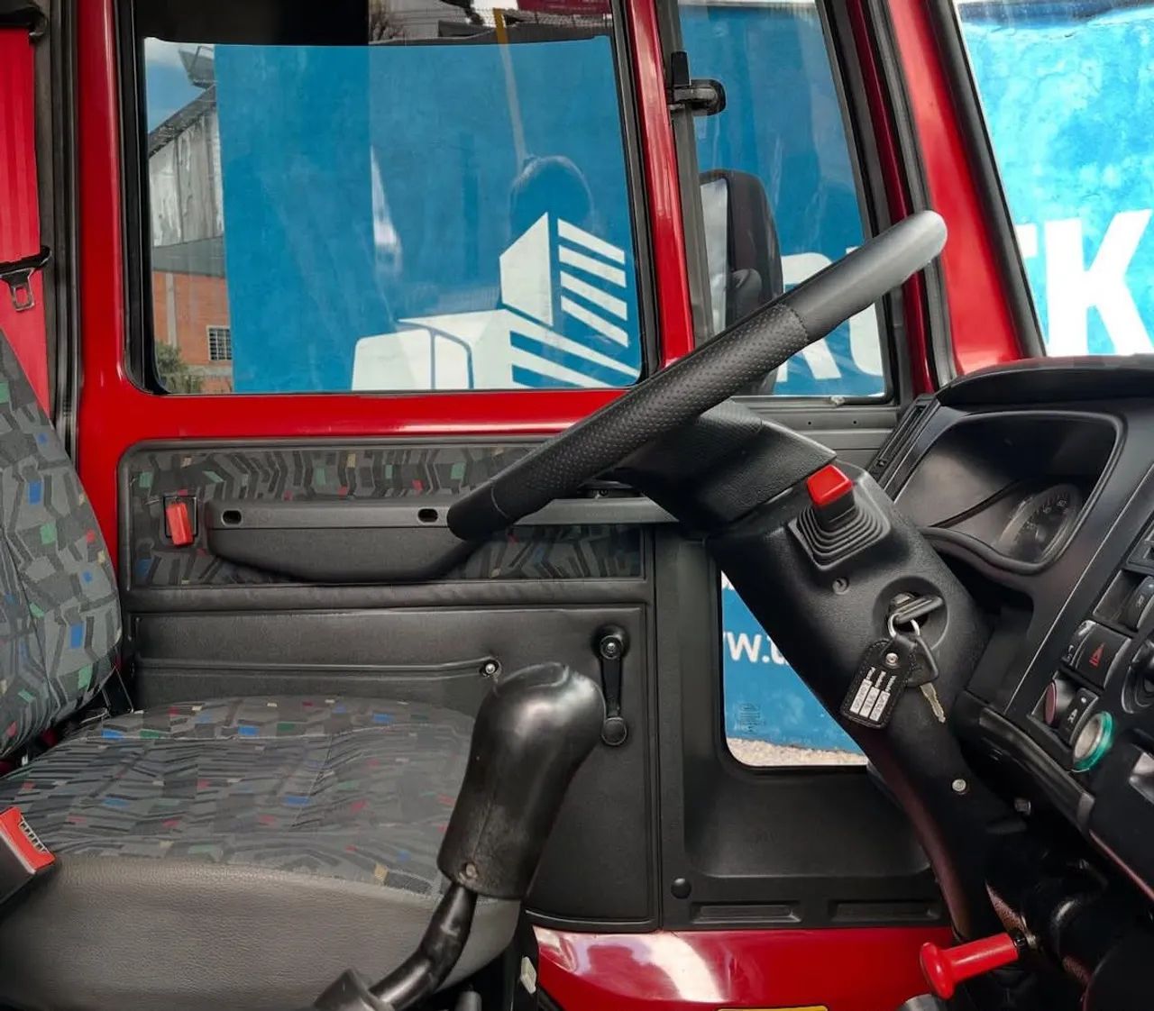 Ford Cargo 816E com baú 6,20 - Foto 3