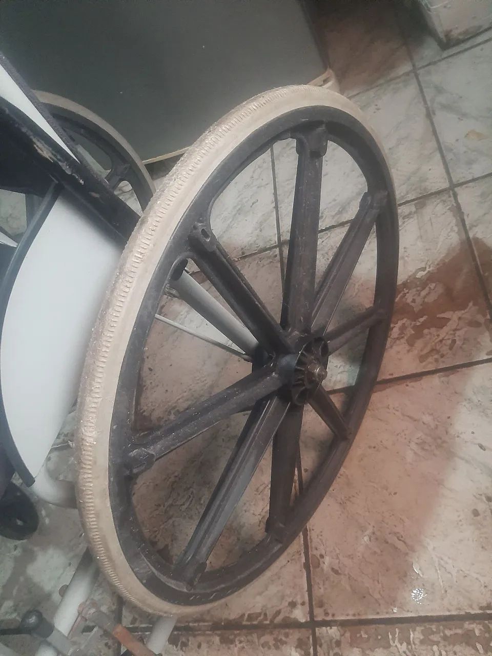 Cadeira De Rodas Leblon Pneu Macico 41,5 Cm - Carone Cor - Foto 4
