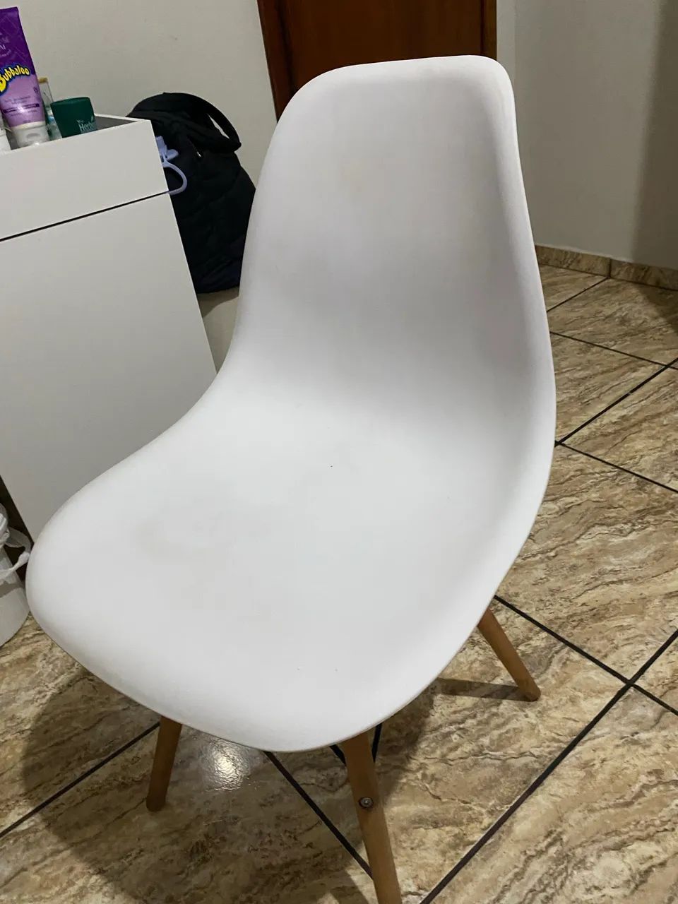 Cadeira branca  - Foto 4