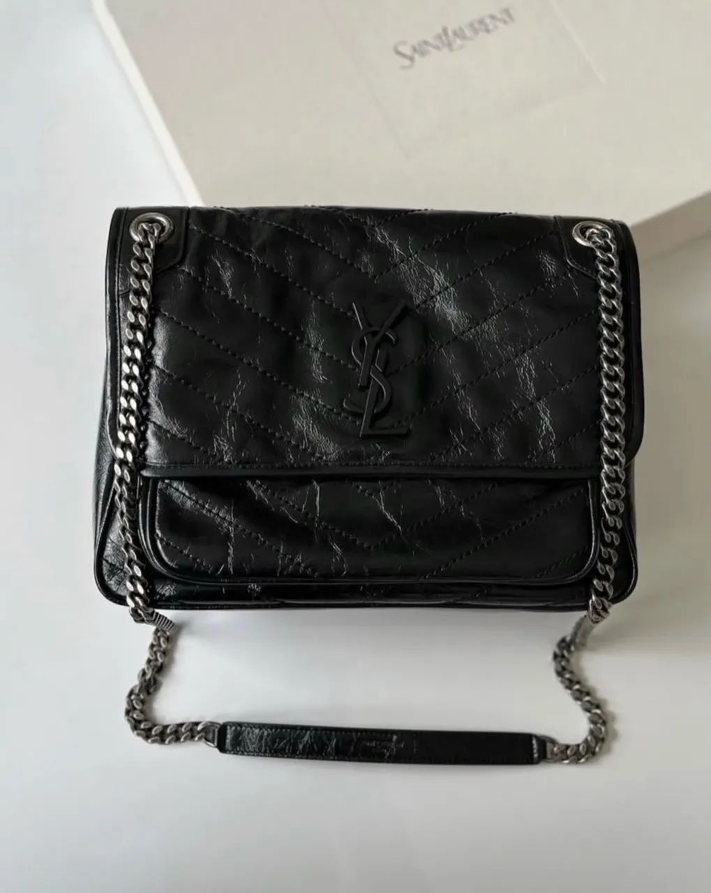 Bolsa Saint Laurent Niki em couro médium  - Foto 3