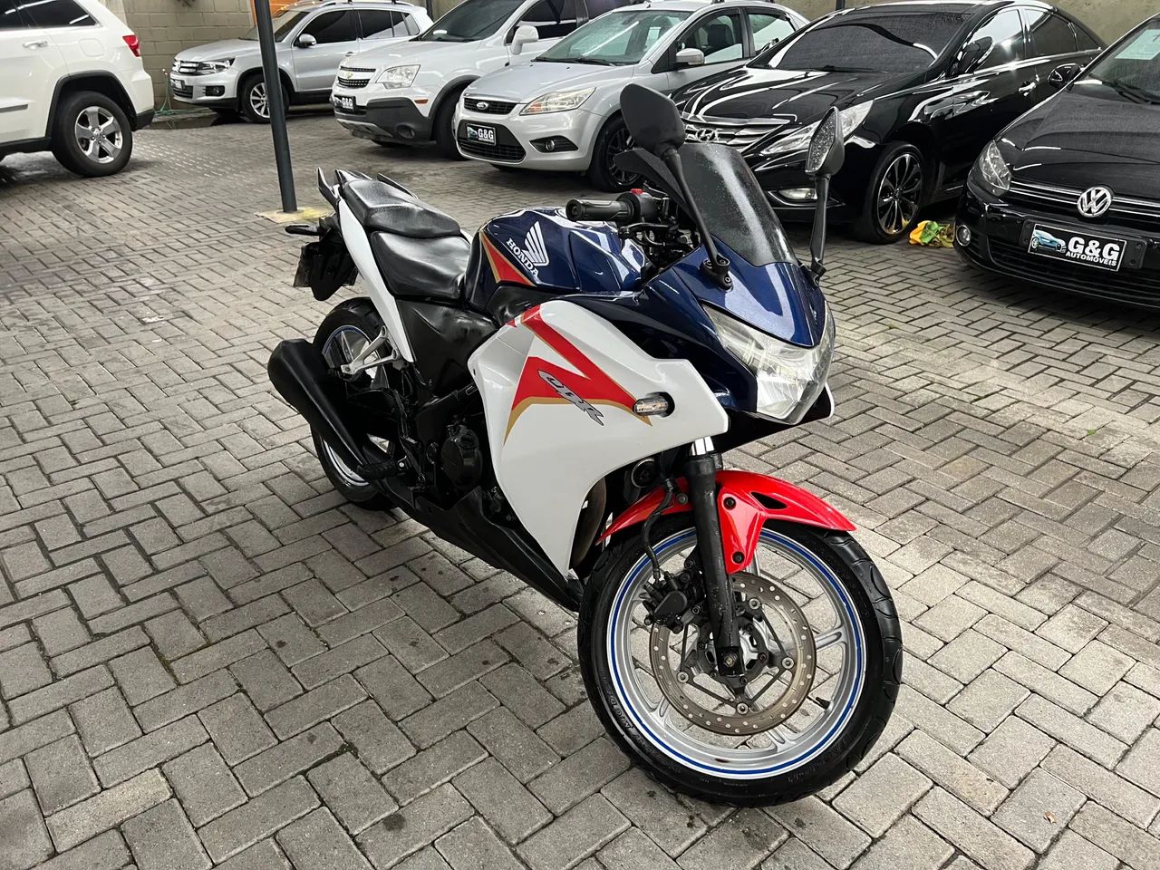 CBR 250R - Em ótimo estado