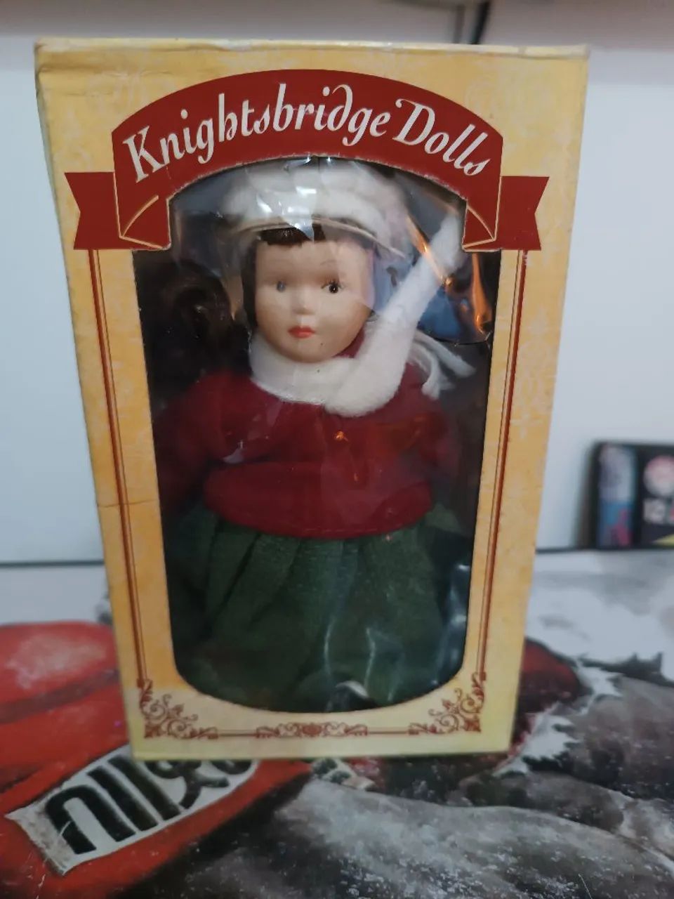 Boneca de Porcelana Knightsbridge Dolls . Boneca importada  - Foto 3