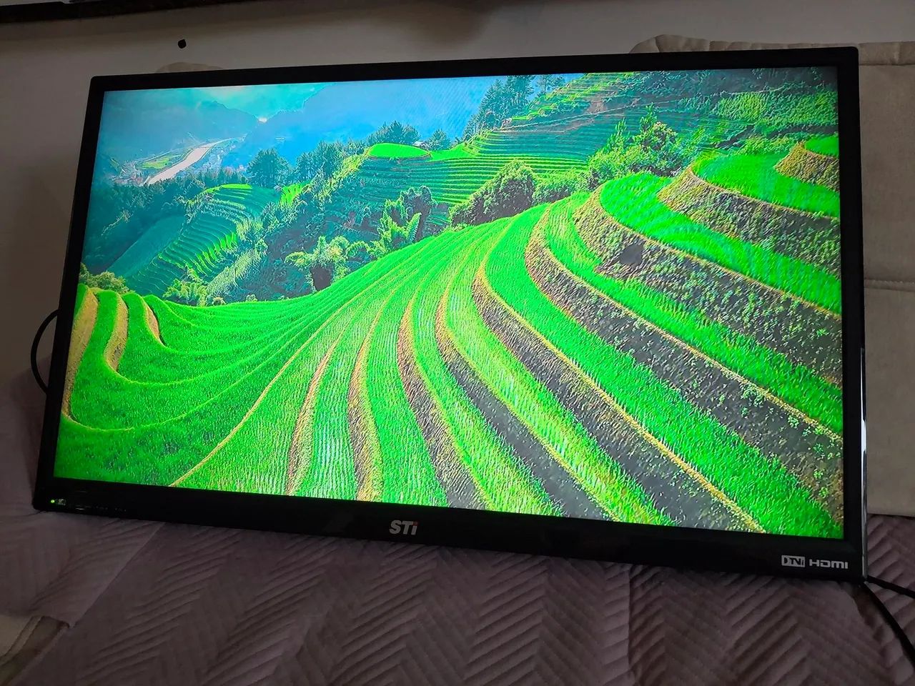 Tv STi 39 pol Full HD sem som 