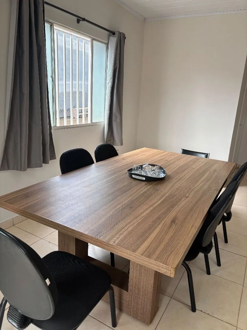 mesa de reunião ou jantar em MDF com as 6 cadeiras