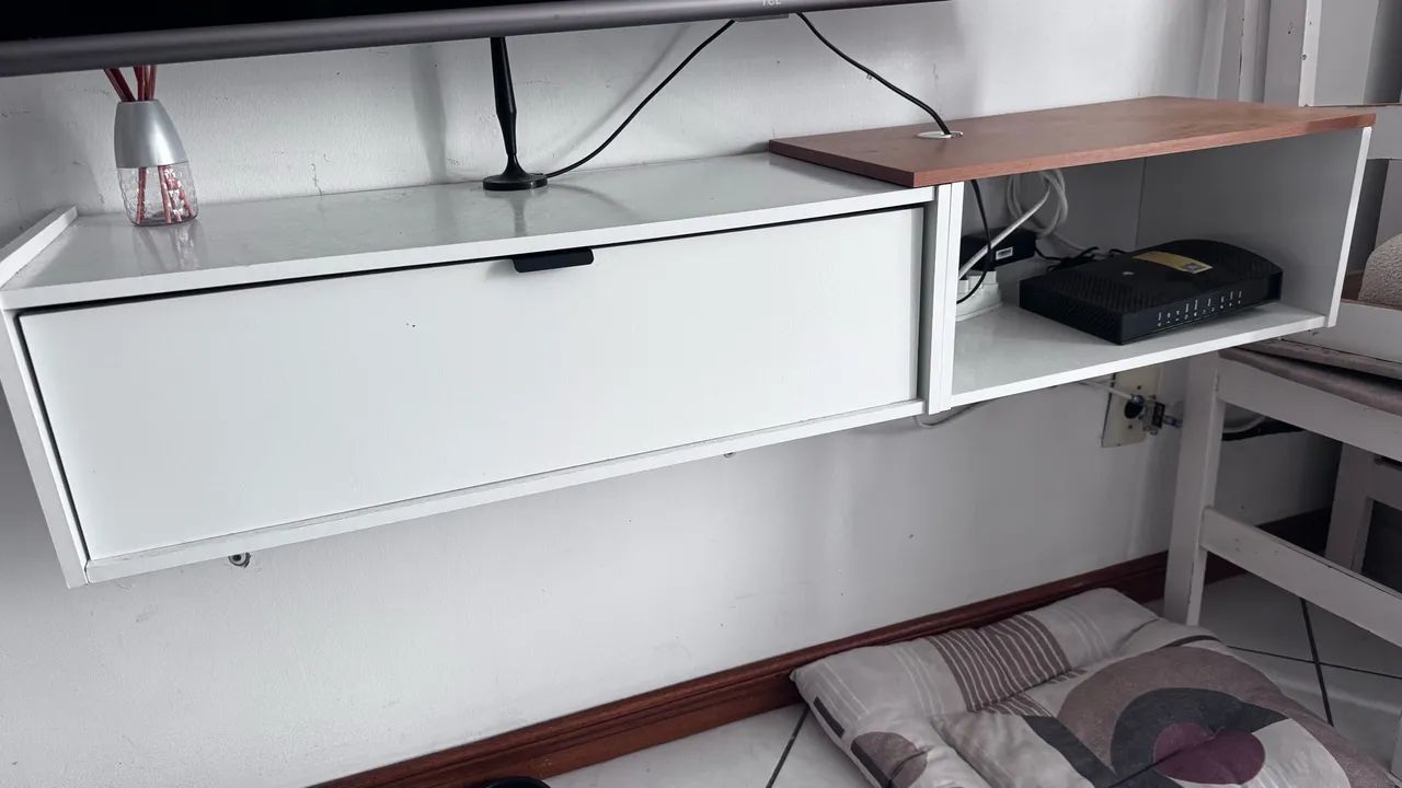 Rack suspenso em perfeito estado 