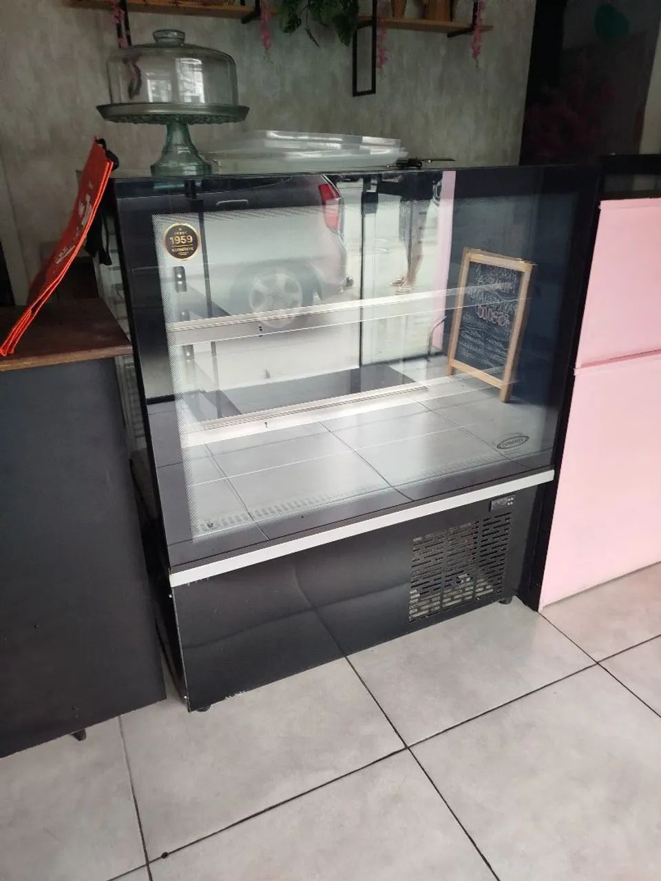 Balcão expositora refrigerado para bolos e doces