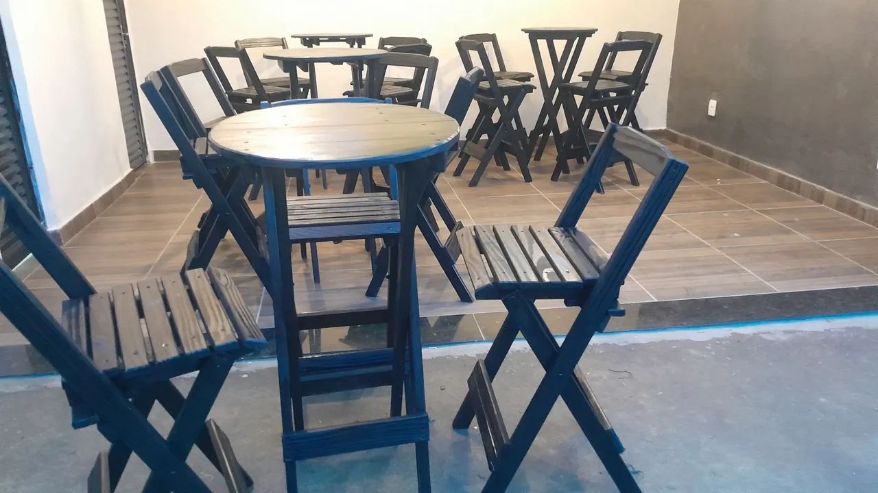 Mesas e cadeiras dobráveis 