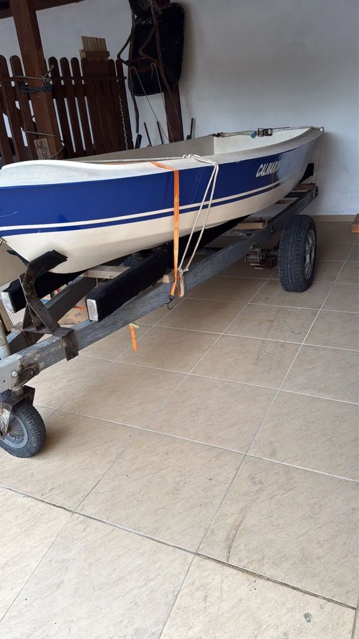 Vende-se barco com motor e carreta