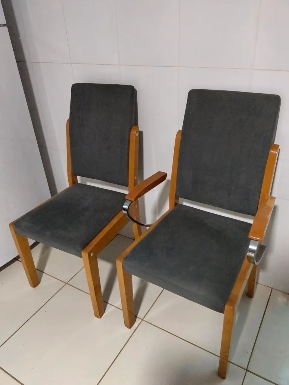 Seis cadeiras acolchoadas
