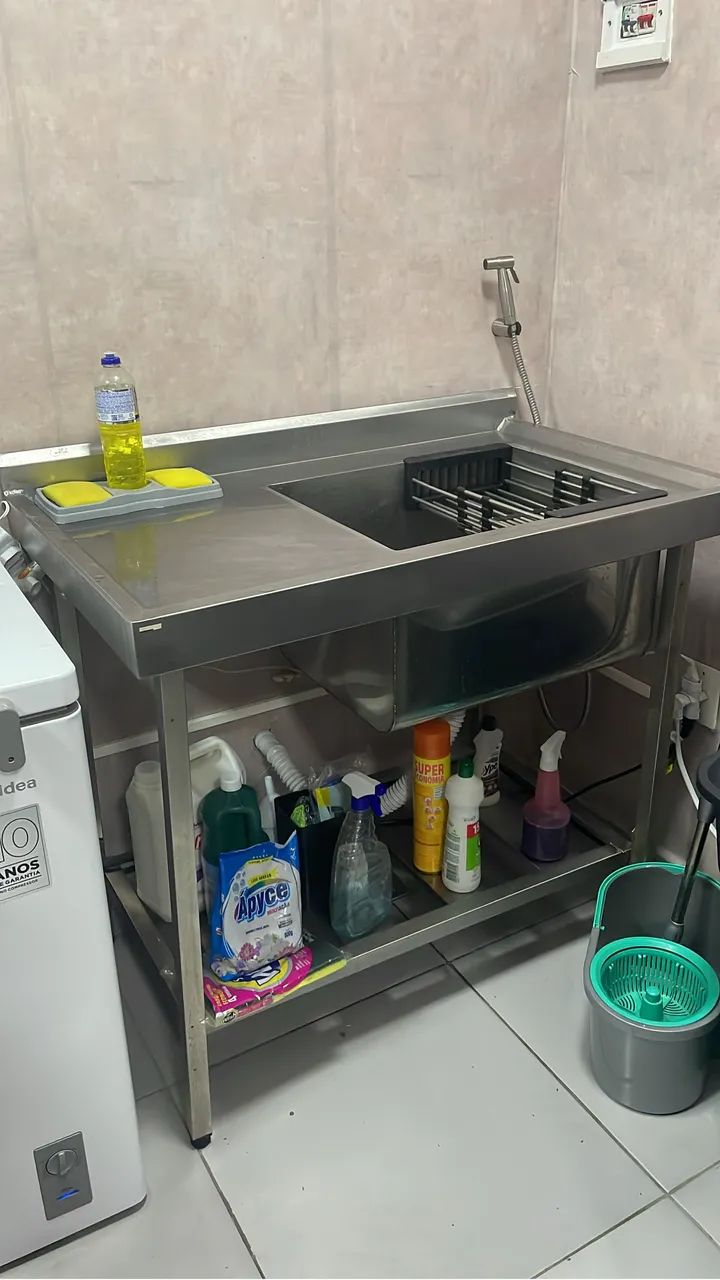 Cuba de pia com bancada e prateleira de inox