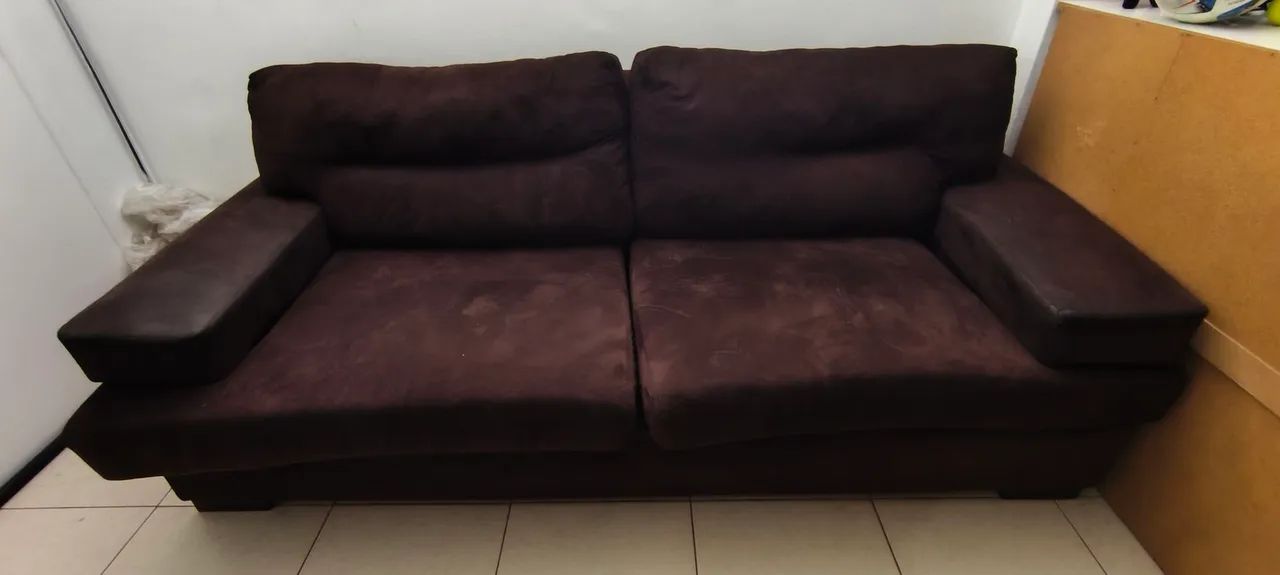 Sofá 2 Lugares Grande em Suede Marrom - Confortável e Conservado - Foto 2