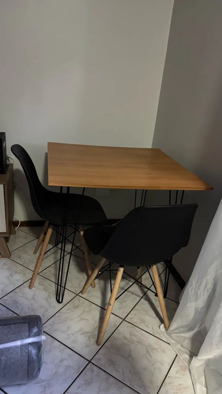 Mesa madeira + 2 cadeiras - Foto 2