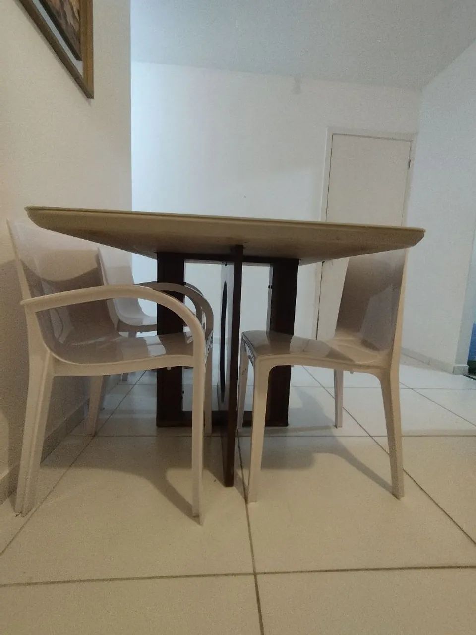 Mesa com tampo de vidro semi nova  - Foto 3