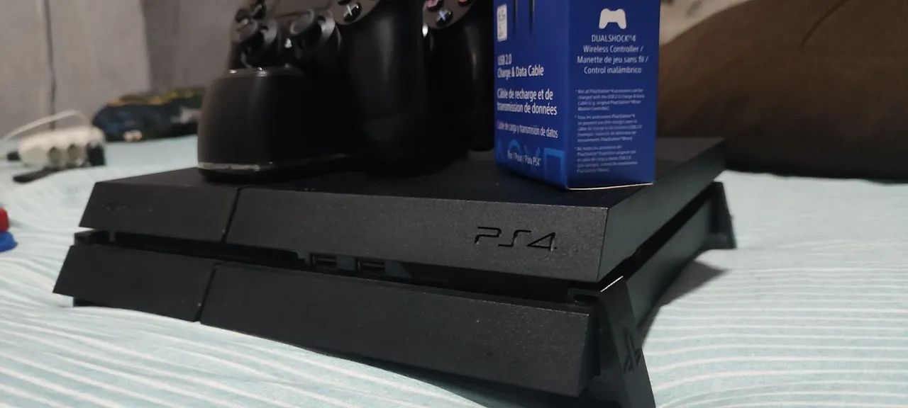 Ps4 FAT 500gb + 2 Controles originais com carregador, e 3 jogos  - Foto 3