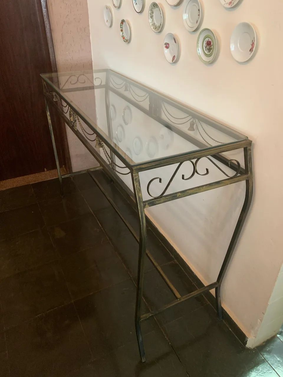 Aparador com tampo de vidro 