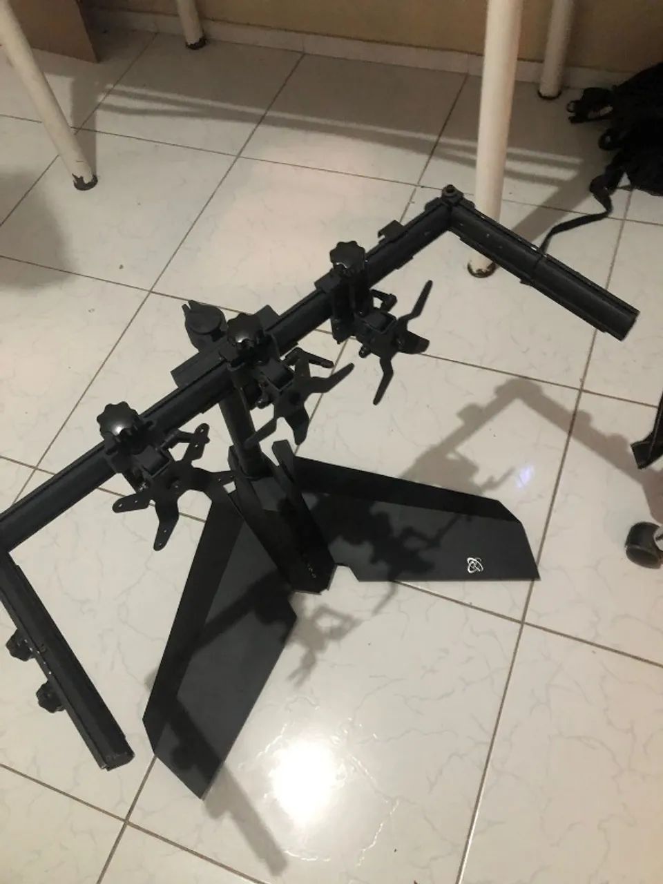 Suporte XFX para 3 Monitores até 24" com USB e Áudio - Foto 4