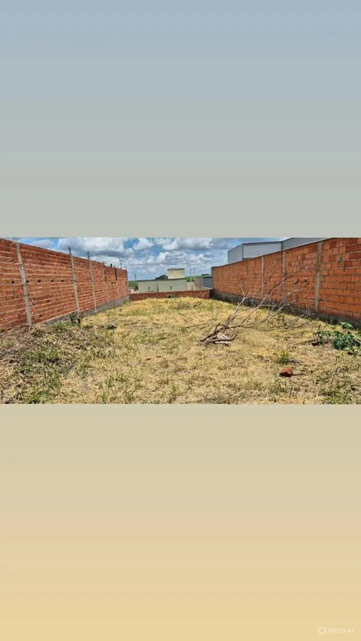 VENDE-SE TERRENO - 250 m²