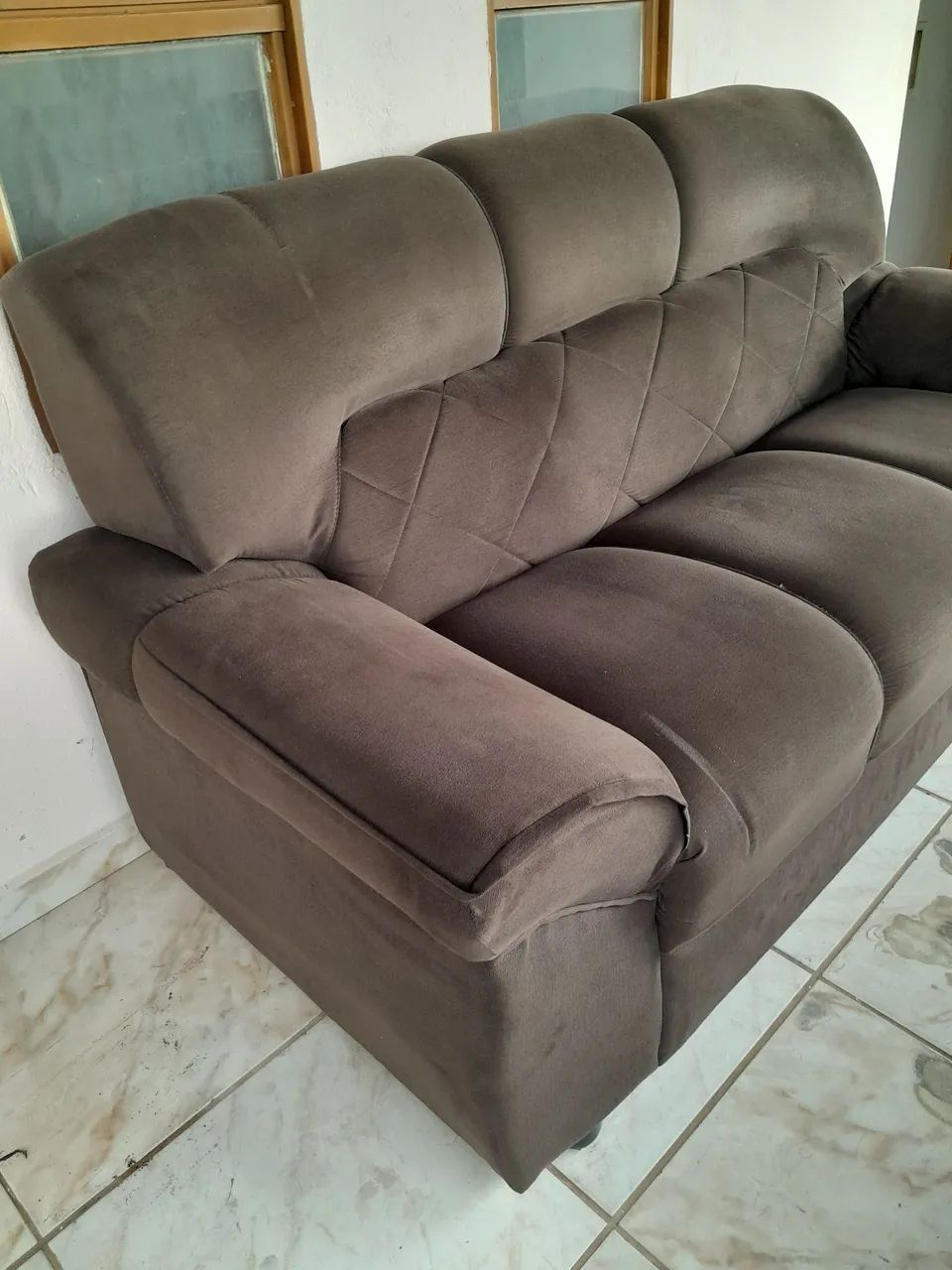1 sofá de 3 lugares entrego !!! - Foto 4