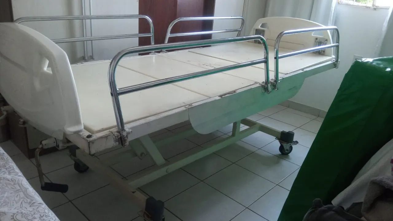 VENDE-SE CAMA HOSPITALAR MANUAL - Foto 2