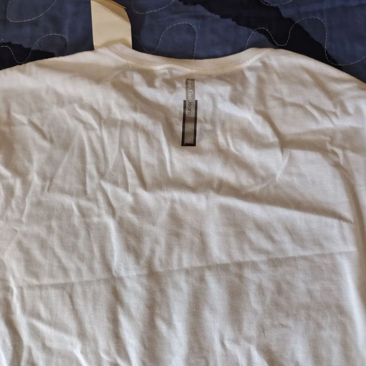 Camisa marca Calvin Klein, nova, original, importada, tamanho médio. - Foto 3
