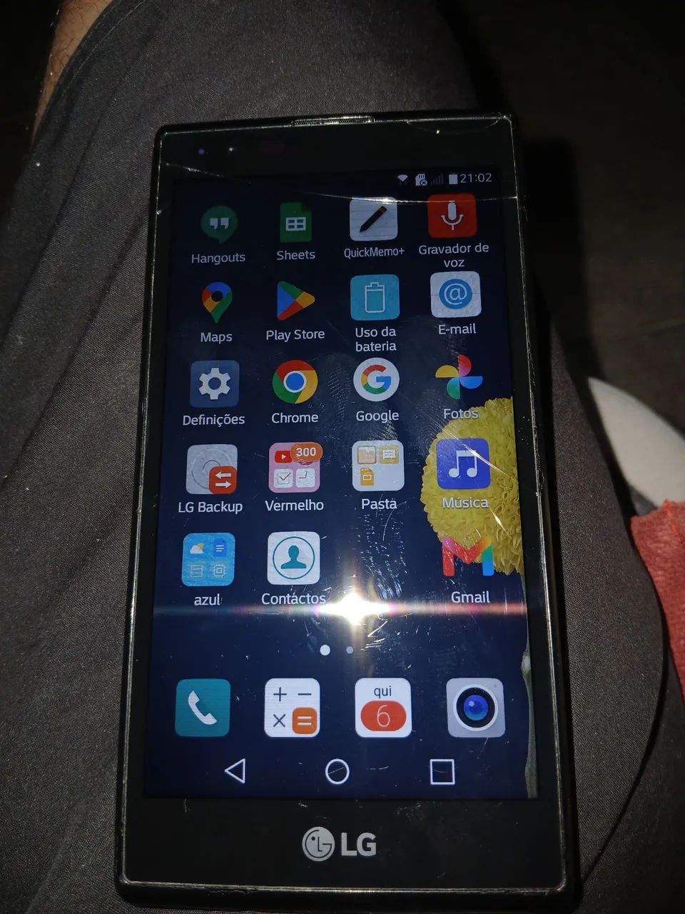 Vendo um celular LG