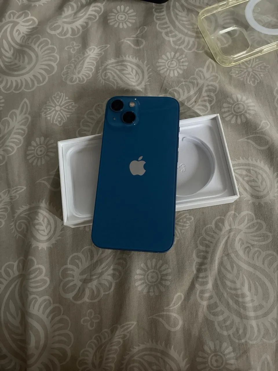 iPhone 13 - acompanha 3 capinhas  - Foto 2